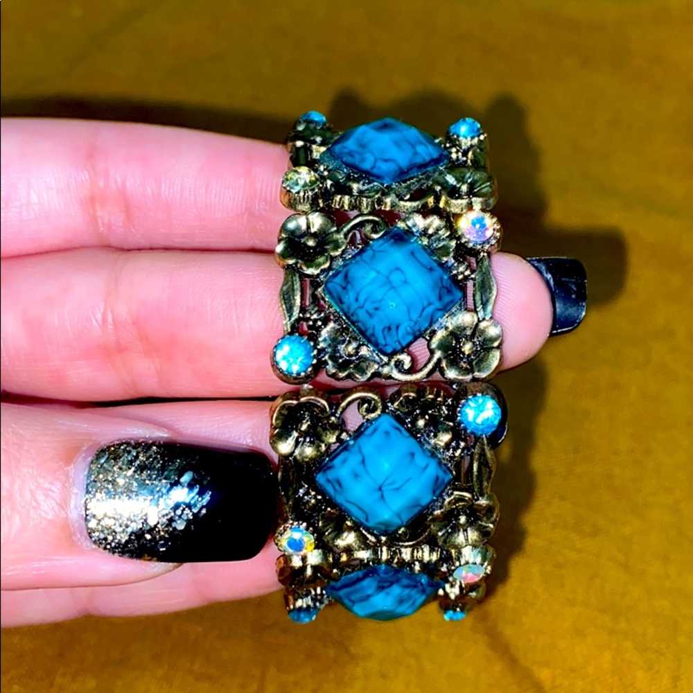 Beautiful clip on wrist bracelet 😍